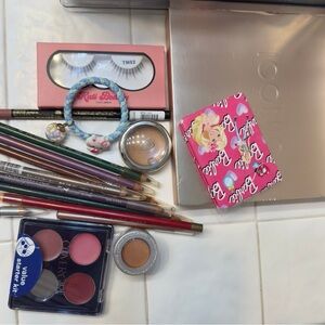 ICONIC London Makeup Set with Pink and Gold Accents